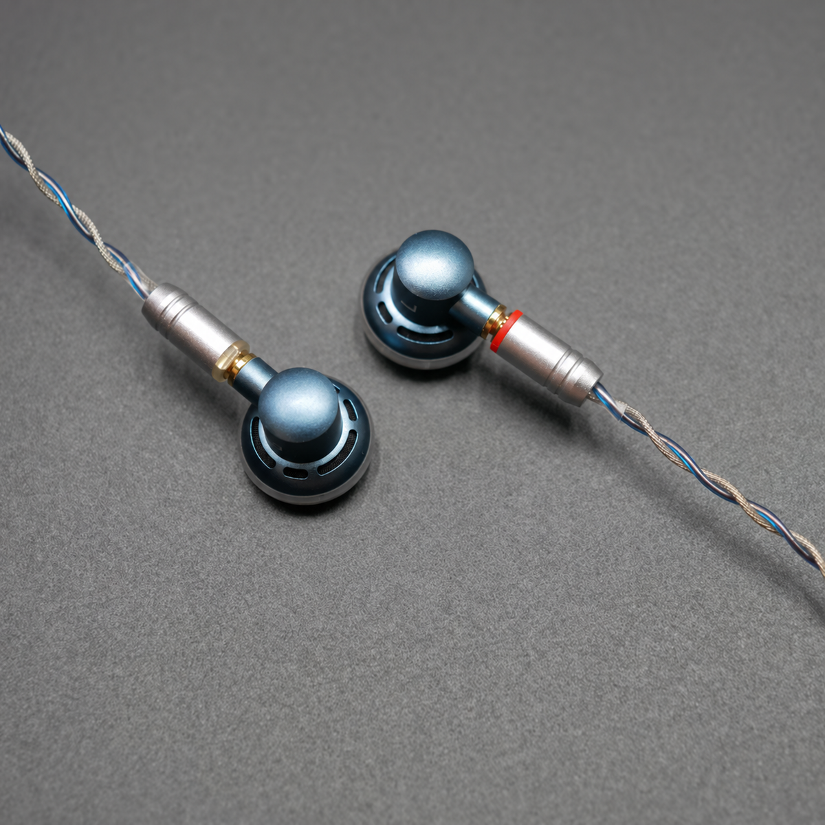 300Ω HiFi Flathead Earbuds with Detachable MMCX Cable – 3.5mm / 4.4mm Balanced