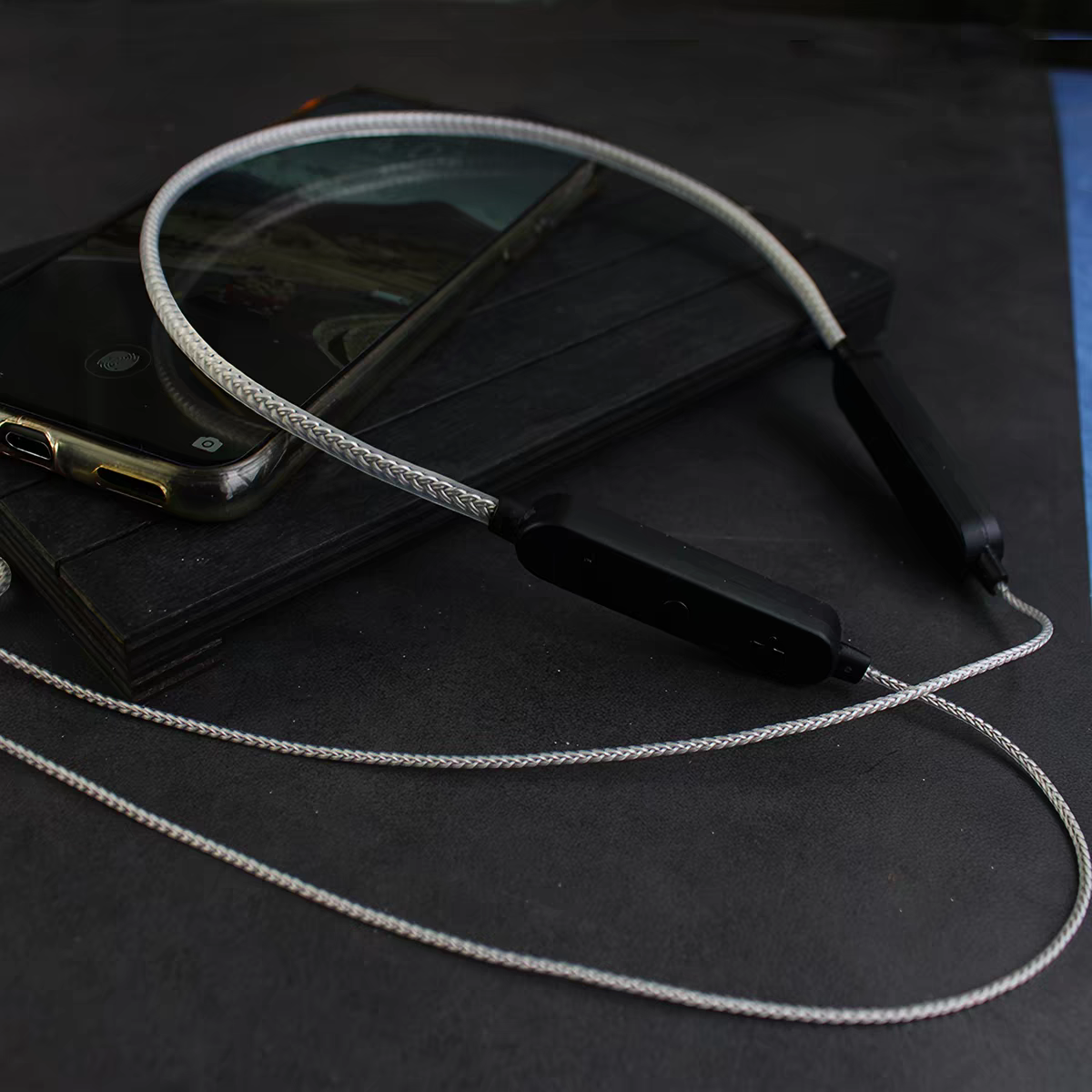 Silver QCC5181 single-battery Bluetooth IEM cable
